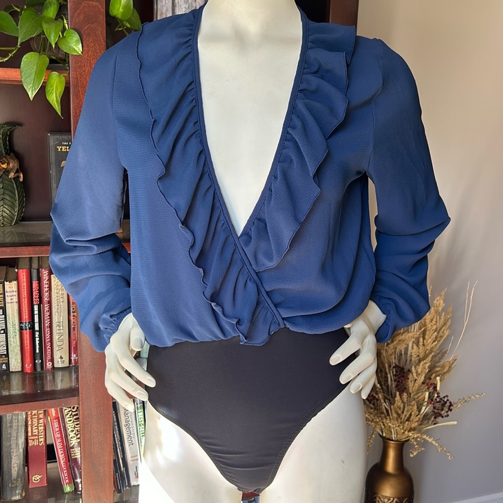 NWT Boohoo Frill Edge Woven Long Sleeve Bodysuit